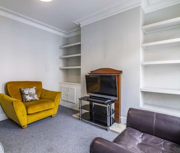 4 bedroom terraced house to rent - Photo 1