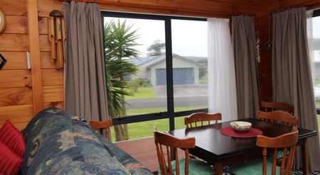 Beach house on Puka - Photo 3