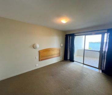 Two Bedroom Waterfront Apartment - Photo 4