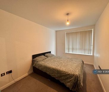 1 bedroom in a flat share to rent - Photo 4