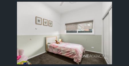 MODERN FAMILY HOME WITH QUALITY FINISHES THROUGHOUT - Photo 3