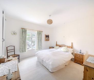 2 Bed House - Photo 4