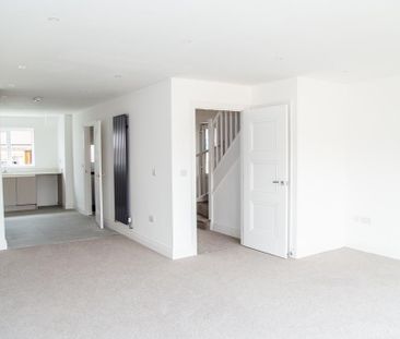 3 bedroom semi-detached house to rent - Photo 5