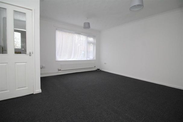 3 bedroom end of terrace house to rent - Photo 1
