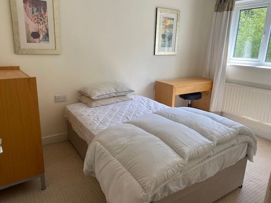 Room in a Shared House, Chelsfield Grove, M21 - Photo 1