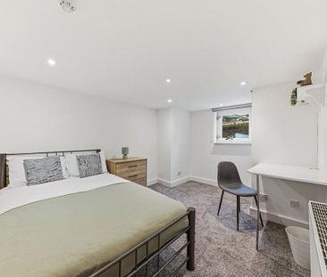 3 bedroom flat to rent - Photo 3