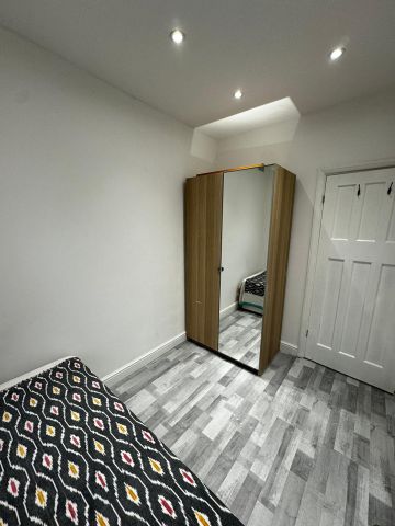 3 Bed Flat, Brancaster Road, IG2 - Photo 4