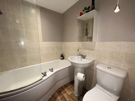 2 Bed Terraced House, Stavely Way, NG2 - Photo 4