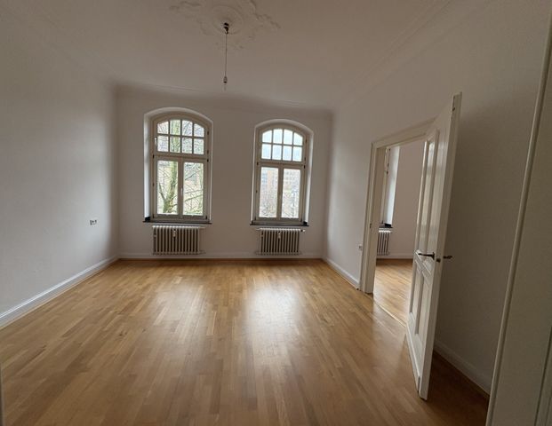 2-Zimmer Altbau mit Balkon zum Verlieben: Renoviert in Pempelfort! - Photo 1