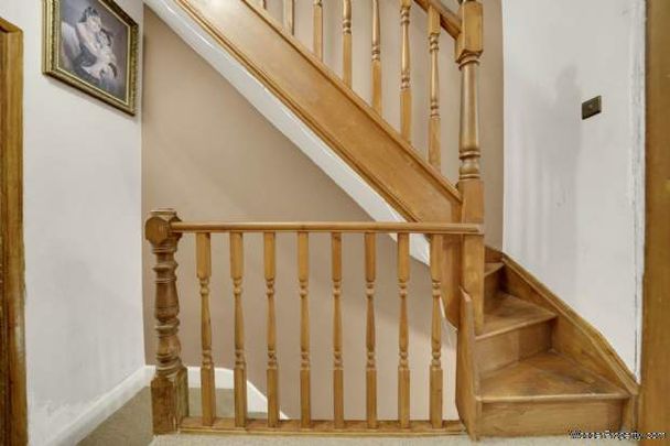 3 bedroom property to rent in London - Photo 1