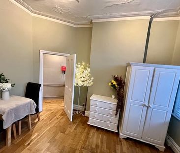 Studio Flat, Ravenscroft Road, W4 - Photo 1