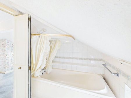 1 bedroom semi-detached house to rent - Photo 2