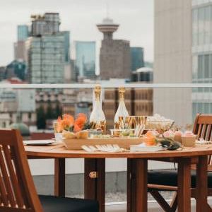 2 Bed 2 Bathroom Rooftop Lounge, Modern Cabinetry, Large Windows - Photo 1