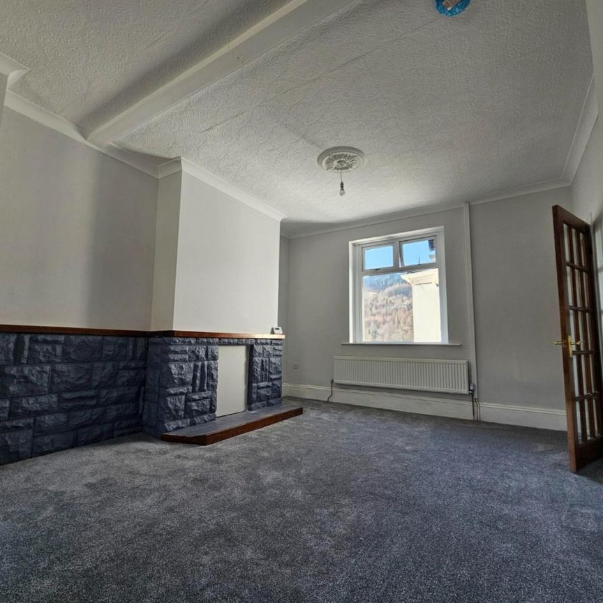 3 bedroom House To Let Total Size: 883 SQ FT - Photo 1