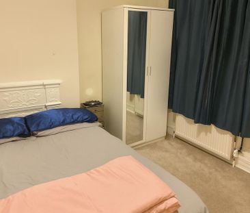 1 bedroom in a house share to rent - Photo 4