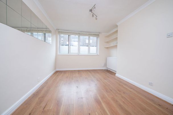 Dowdeswell Close, London, SW15 - Photo 1