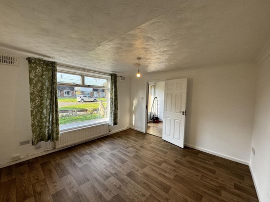 4 bedroom semi-detached house to rent - Photo 1
