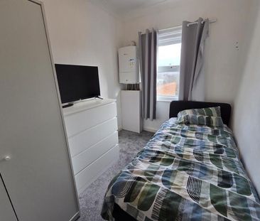 4 bedroom terraced house to rent - Photo 4