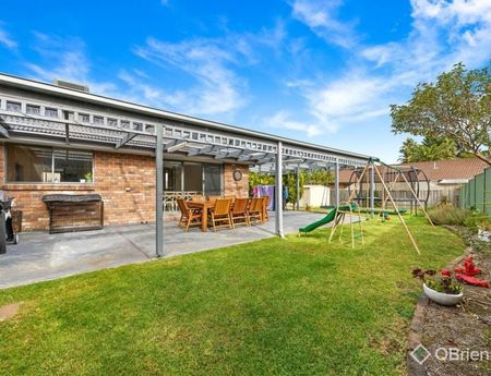 26 St Boswells Street Berwick VIC - Photo 3