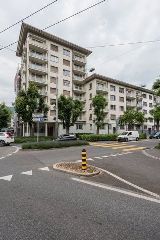 Modern living between lake & city - Photo 5