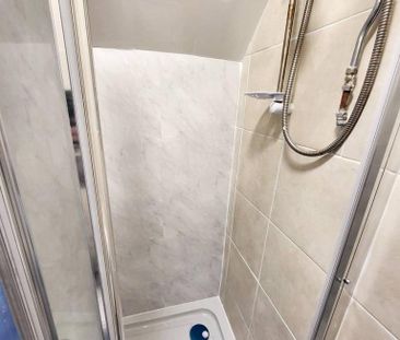 2 bedroom flat to rent - Photo 6