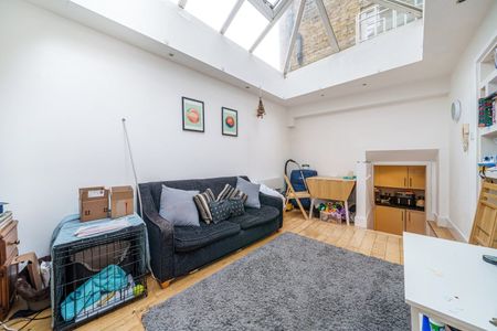 Kennington Road, London, SE11 - Photo 2