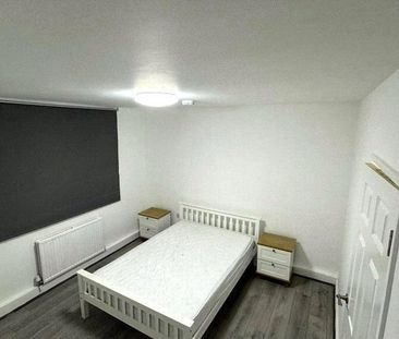 4 bedroom apartment to rent - Photo 2