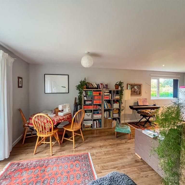 2 bedroom bungalow to rent - Photo 1