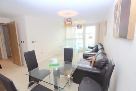 2 bedroom flat to rent - Photo 3
