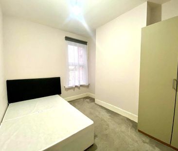 4 bedroom terraced house to rent - Photo 6