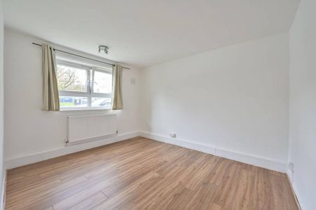 3 bedroom flat to rent - Photo 3