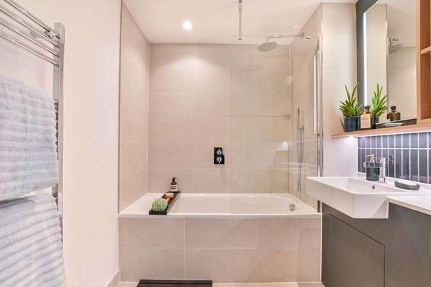 The Maple, Temple Fortune, NW2 - Photo 1