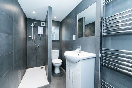 Burchett Grove, Leeds - Photo 2