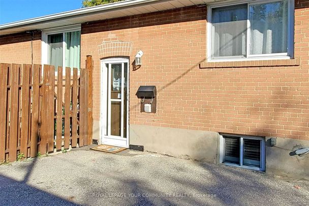 Detached Home For Lease | N8119614 - Photo 1