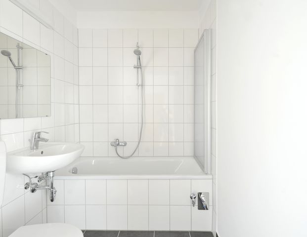 70 qm mit Balkon in der 3. Etage ab sofort - Foto 1