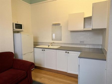 1 bedroom in a house share to rent - Photo 3