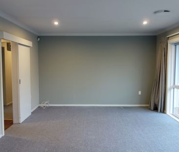 Great Location 3-Bed House with Double Garage - Photo 4