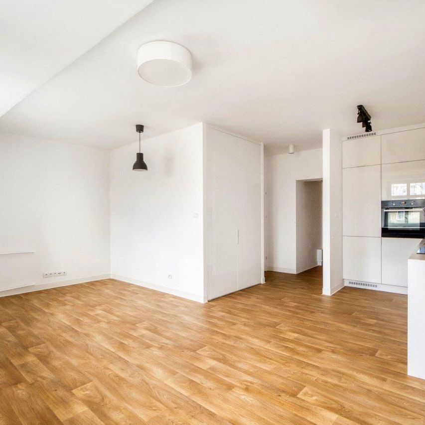 Targowa, duża kawalerka w odnowionej kamienicy - Photo 1