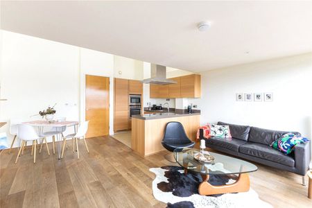 Bazalgette Court, Great West Road, London, W6 flat - penthouse to rent - Photo 3