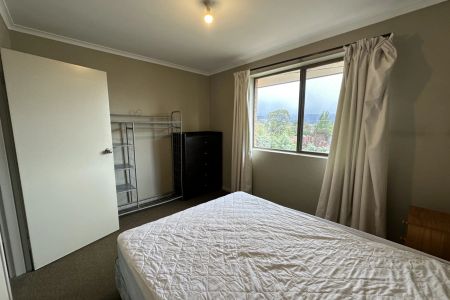 Gippsland Street 3 bedroom unit on 12 month lease. - Photo 4