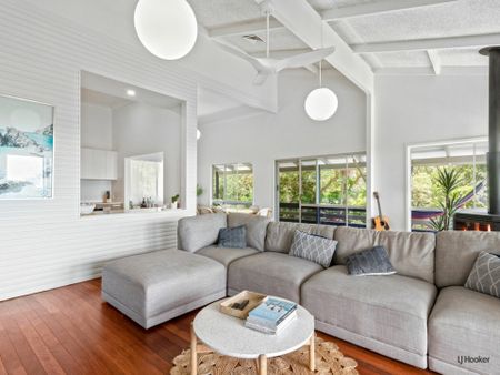 Stunning Furnished Beach House with Dual Living & Panoramic Ocean Views - Photo 2