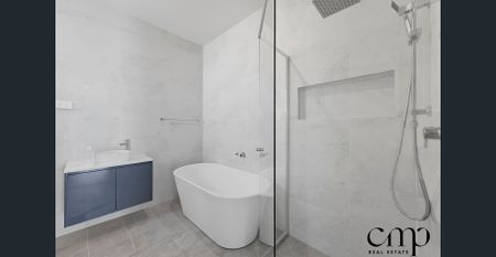 Near New, 4-Bedroom Duplex! - Photo 3