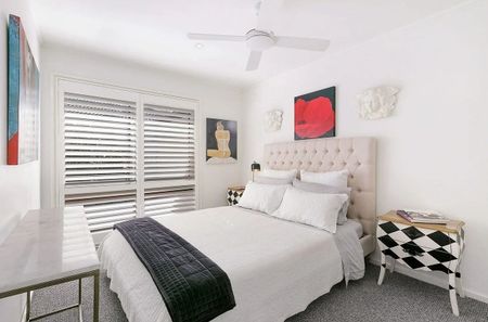 Light-Filled Three-Bedroom Townhouse in a Sought-After Location - Photo 4