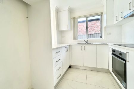 Private and peaceful three-bedroom granny flat in a highly convenient setting - Photo 4