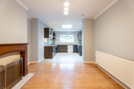 3 bedroom semi-detached house to rent - Photo 3