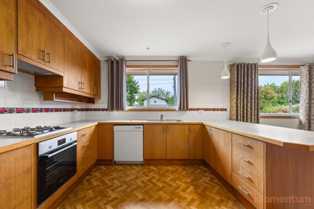 16 O'shanassy Street, Curtin ACT 2605 - House For Rent | Domain - Photo 2