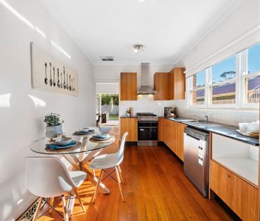 Character, Comfort and Lifestyle in Prime Glen Iris Location - Photo 6