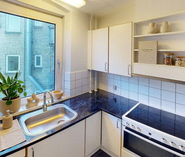 Indbydende lejlighed med lys og central beliggenhed - Photo 3