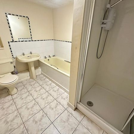 1 bedroom in a flat share to rent - Photo 4