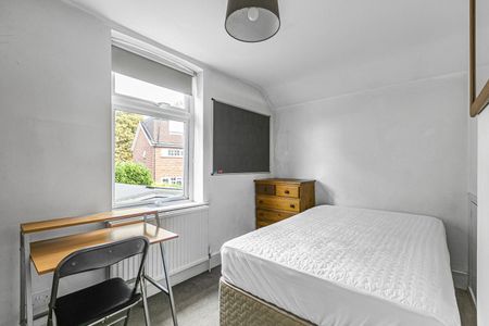 Harvest Road, Englefield Green, Egham, Surrey, TW20 0QS - Photo 5